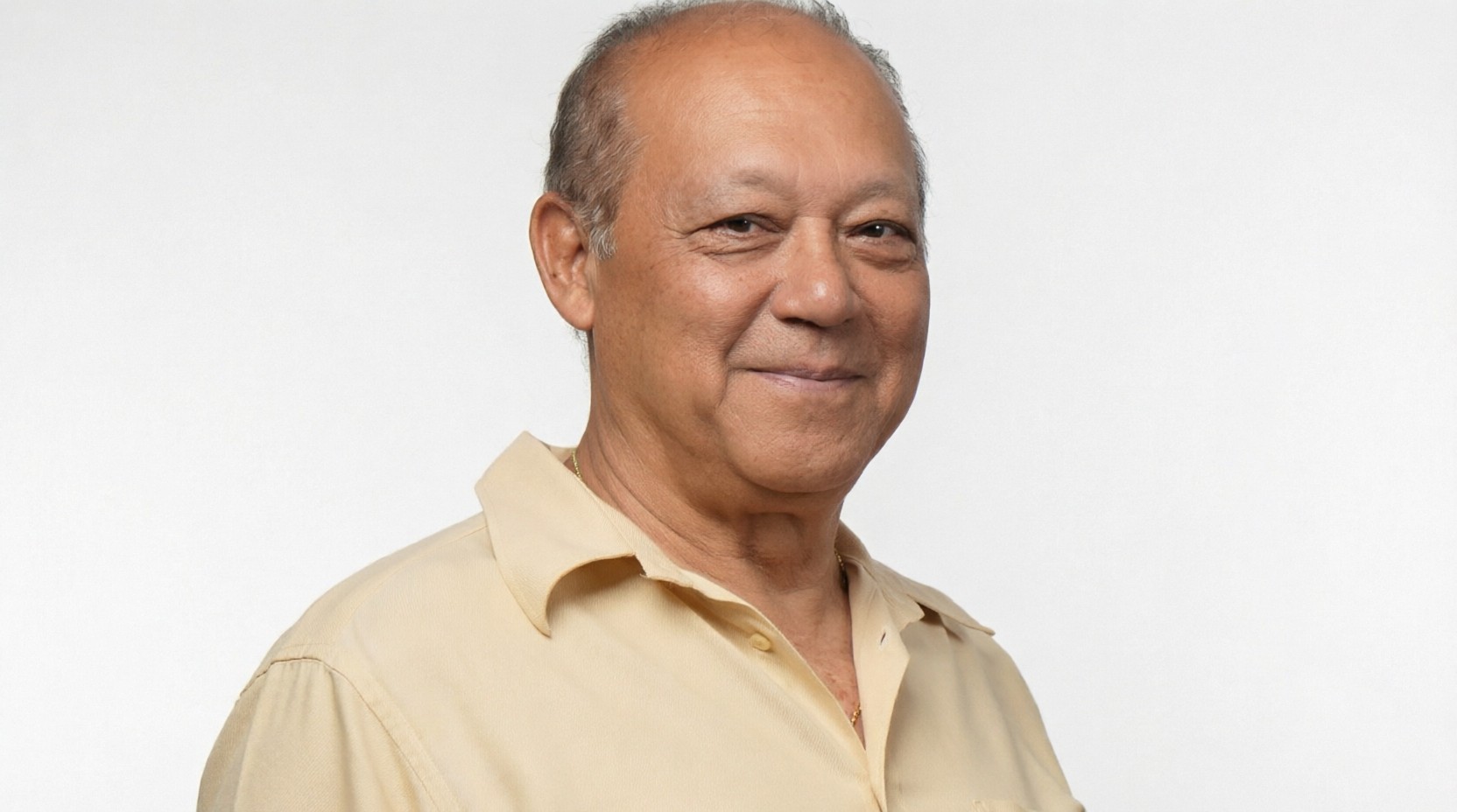 Jack LAO THIANE, expert-comptable, dirigeant du cabinet, photographié en studio.